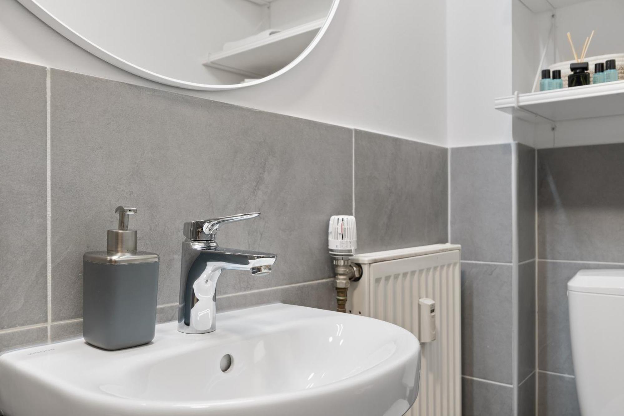 Modernes Apartement Am Rhein In Ruhiger Lage 科隆 外观 照片